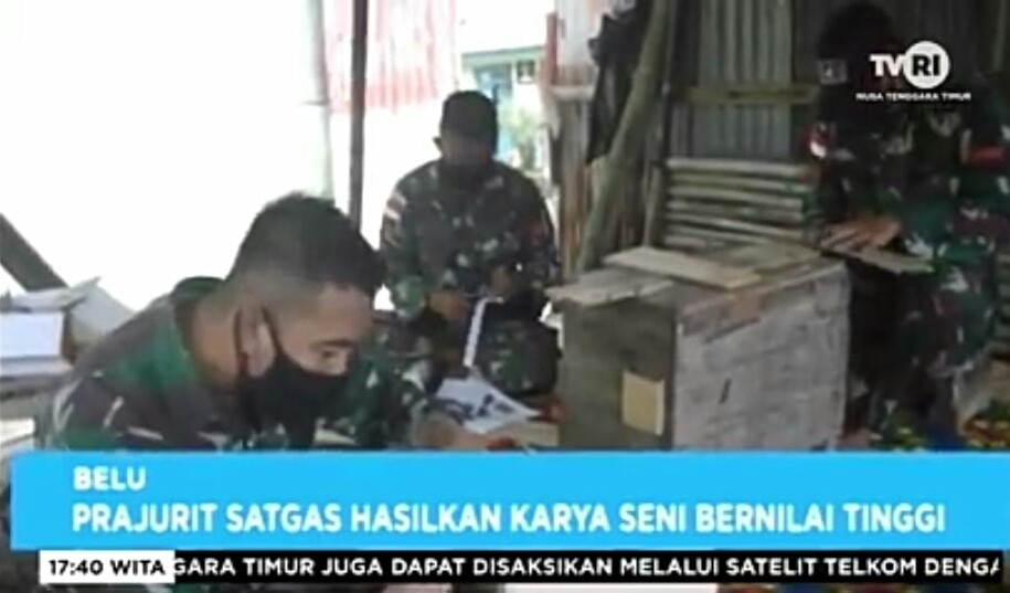 TVRI NTT Liput Pembuatan Kerajinan Tangan “Pigura yang Bernilai Seni” di Mako Satgas Yonif R 142/KJ