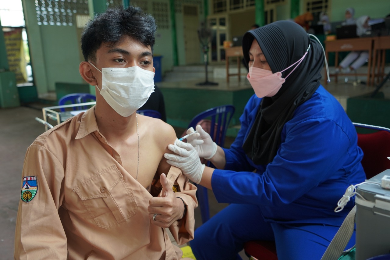 Antusias Pelajar Ikuti Serbuan Vaksinasi Massal di Balai Prajurit Cukup Tinggi