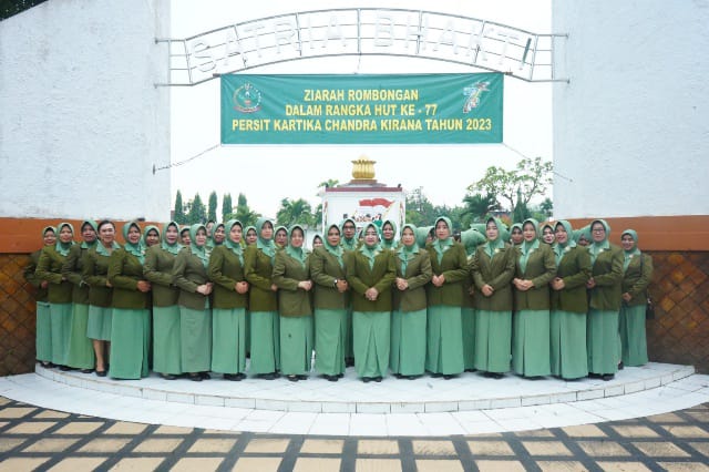 Sambut HUT Ke 77, Persit KCK Koorcab Rem 042 Gelar Ziarah Rombongan Di TMP Satria Bhakti