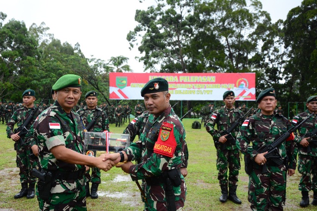 Kasrem 172/PWY Pimpin Upacara Pelepasan Satgas Pamtas Kewilayahan Yonif Raider 142/KJ