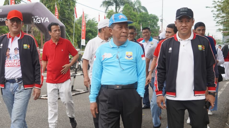 Turut Meriahkan HUT Ke-78 Republik Indonesia, Kasrem 042/Gapu Ikut Jalan Santai Bersama Masyarakat
