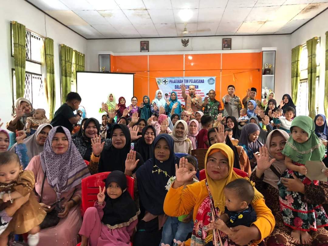 Babinsa Kodim 0419/Tanjab Pelatihan Pemberian Makanan Tambahan Berbasis Pangan Lokal bagi masyarakat