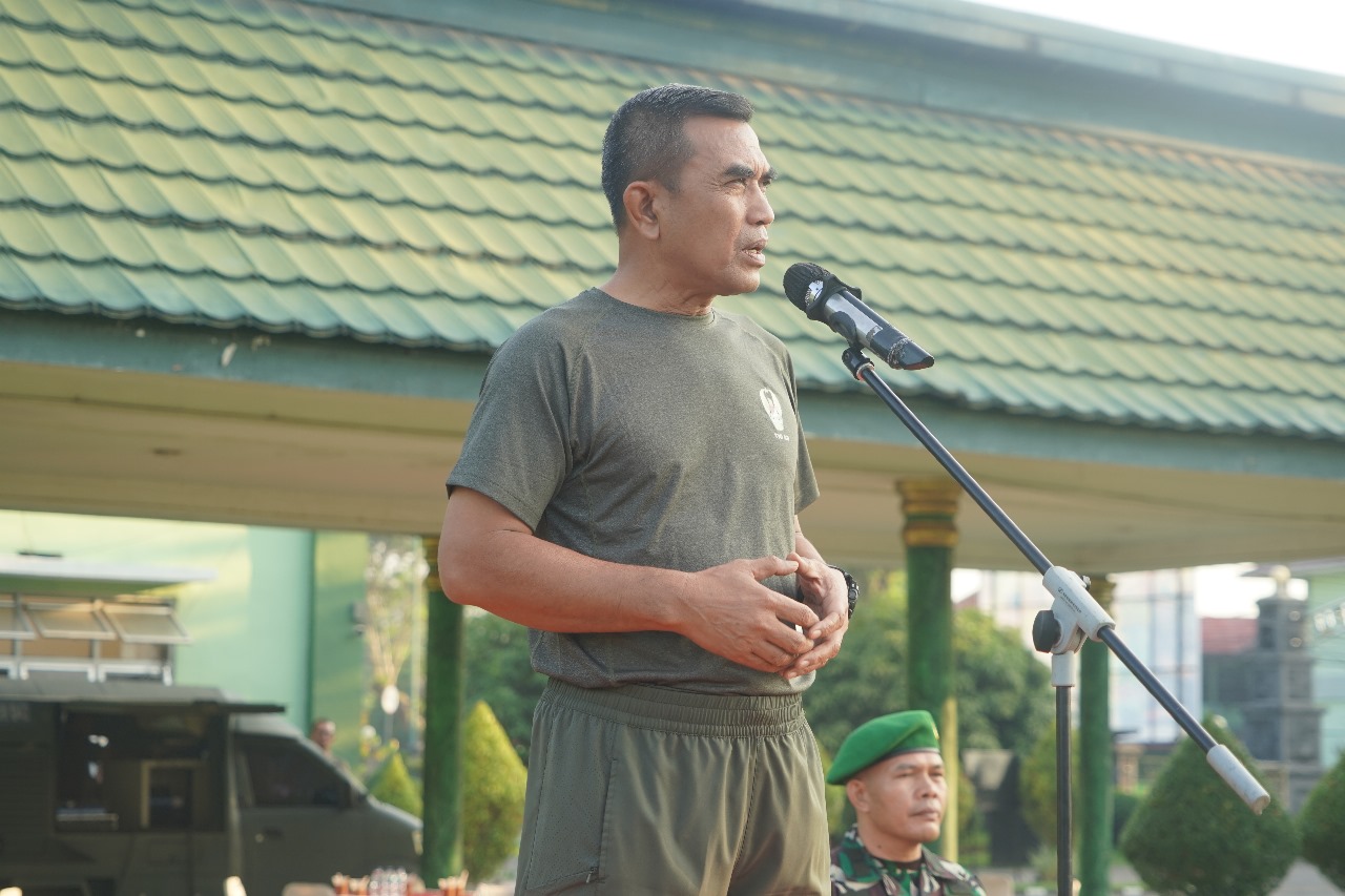 Danrem 042/Gapu Pimpin Apel Olahraga Bersama di Makorem 042/Gapu