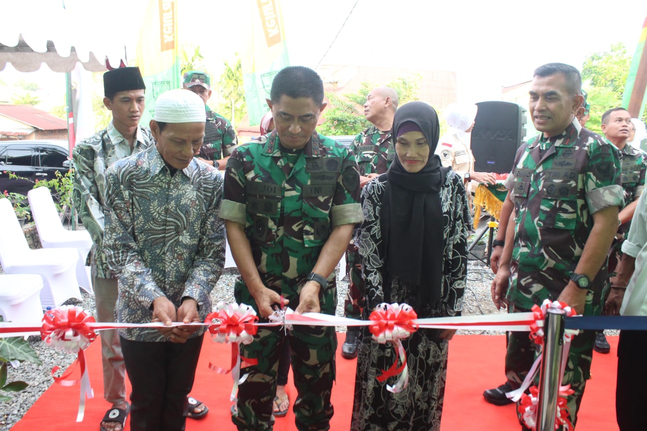 Pangdam II/Sriwijaya meresmikan program bantuan bedah RTLH bagi masyarakat
