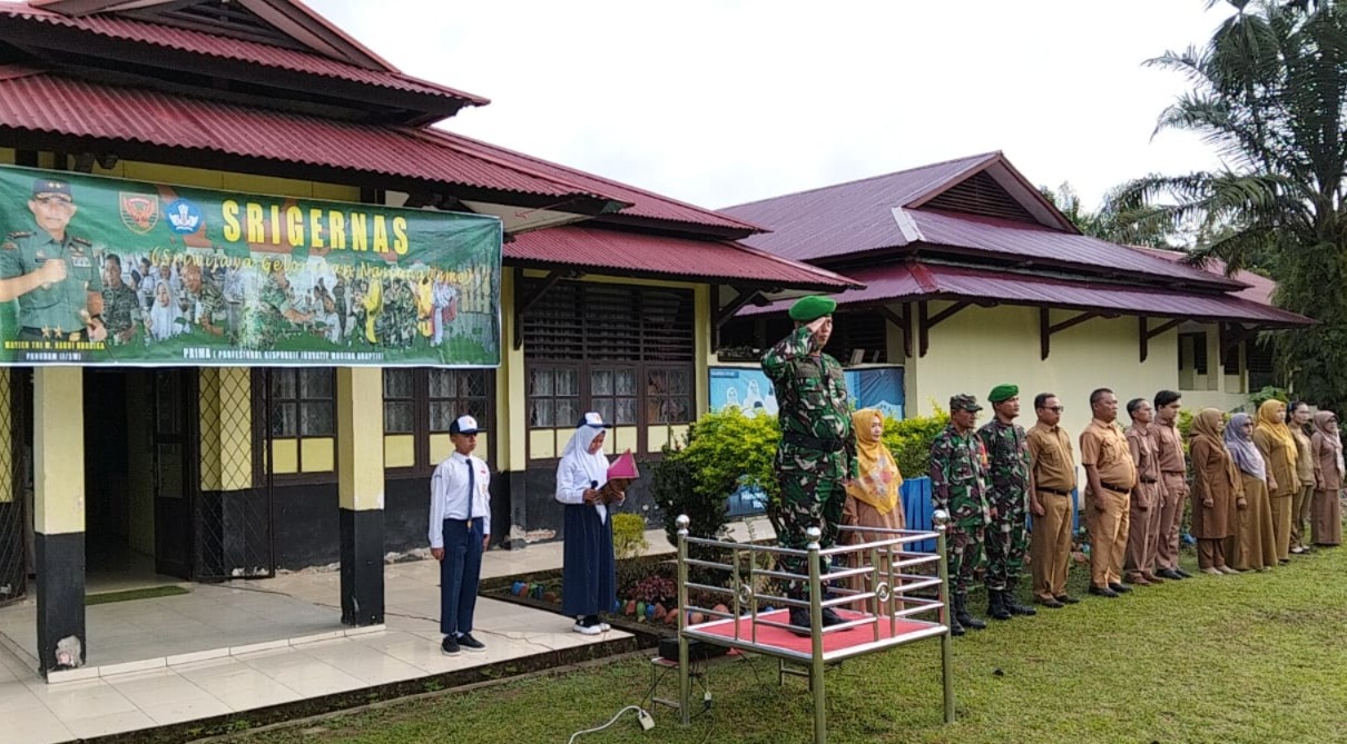 Pimpin Upacara Mingguan dan Berikan Materi Wawasan Kebangsaan kepada Siswa-Siswi SMP N 20 Merangin