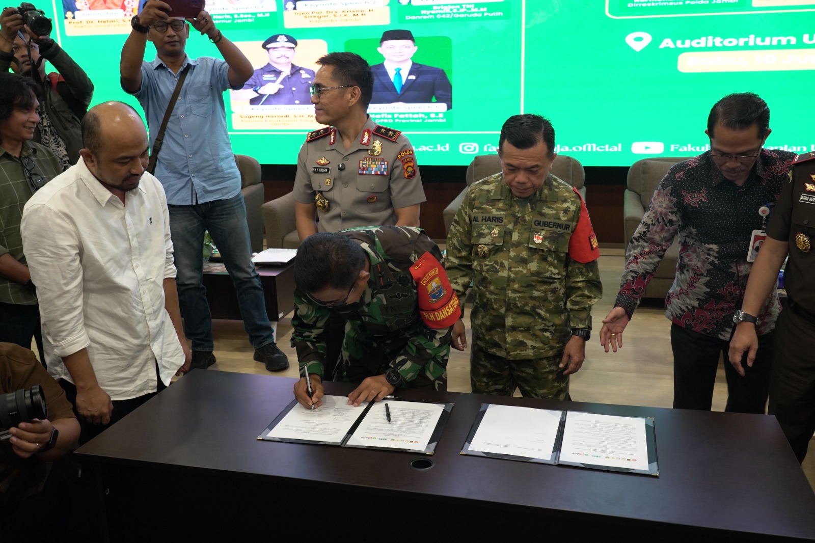 Kuliah Umum di Unja, Danrem 042/Gapu Tekankan Kolaborasi Lintas Sektor Antisipasi Karhutla di Jambi
